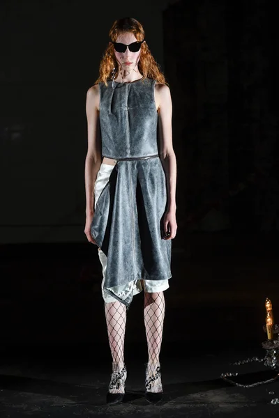 Look 16